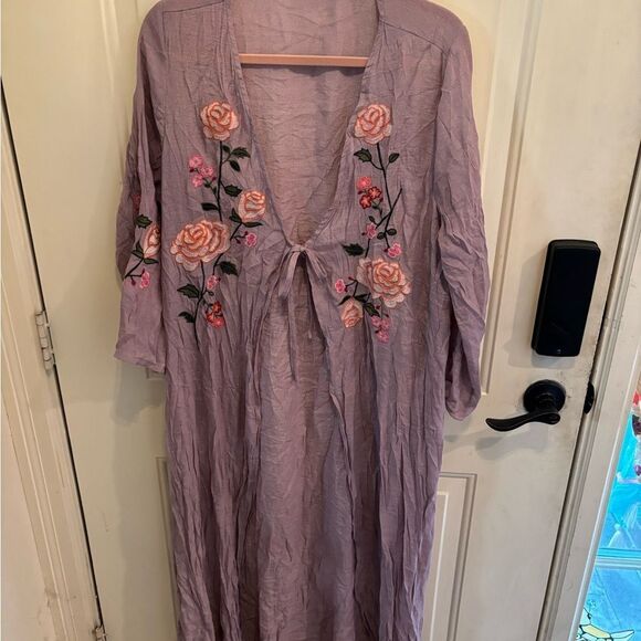 En Crème Purple Floral Embroidered Kimono - Picture 5 of 5